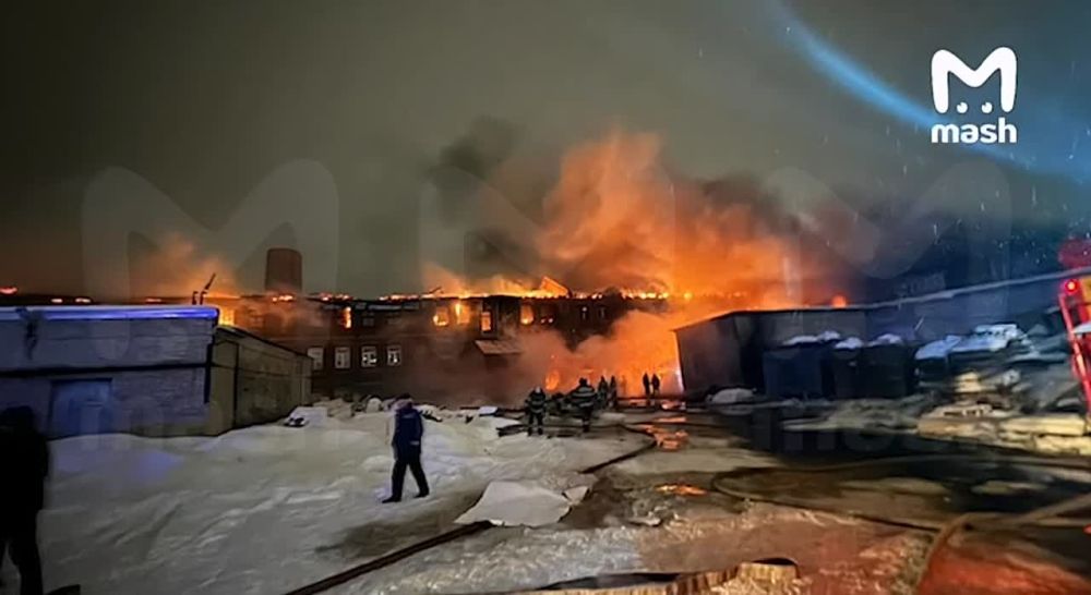 Сильнейший пожар на полимерном производстве "Павитек" в подмосковном Обухове