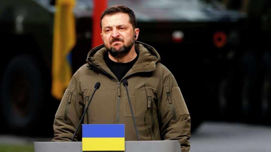 Зеленского могут свергнуть из-за отказа от переговоров с Россией – политолог Хан