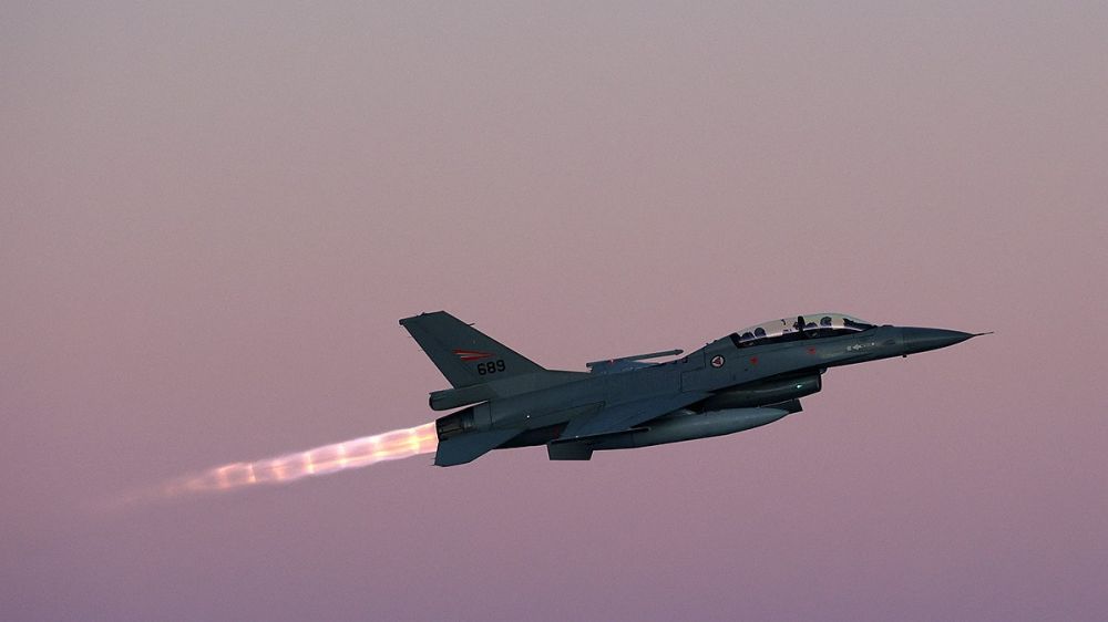 �������� F-16 ������ ����������� � ����� ��������: ������ �� ������� ������ ������� ������� � ������������� �������������