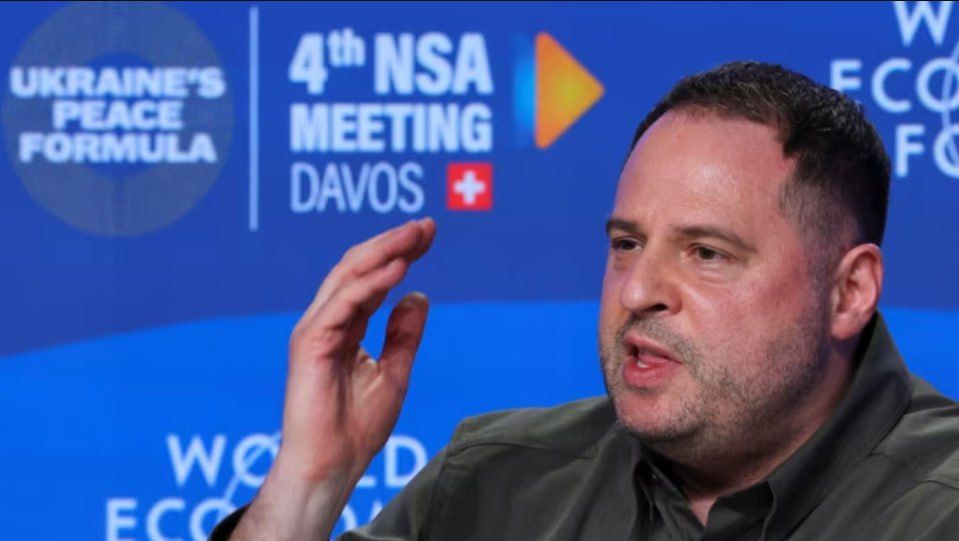 Британский журналист Генри Фой назвал главным достижением переговоров по Украине в швейцарском Давосе совместное фото с большим количеством участников, чем на прошлом подобном мероприятии, пишет в статье Financial Times