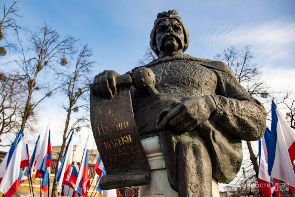 В Симферополе прошел митинг в честь 370-летия Переяславской рады