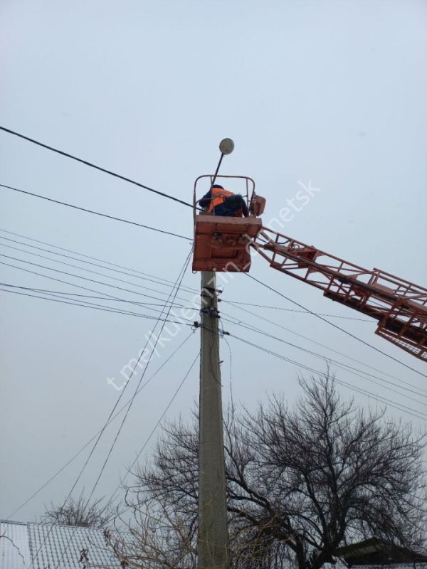 Алексей Кулемзин: 25 января работники предприятия «Донецкгорсвет» ремонтировали светильники, обходили воздушные линии...