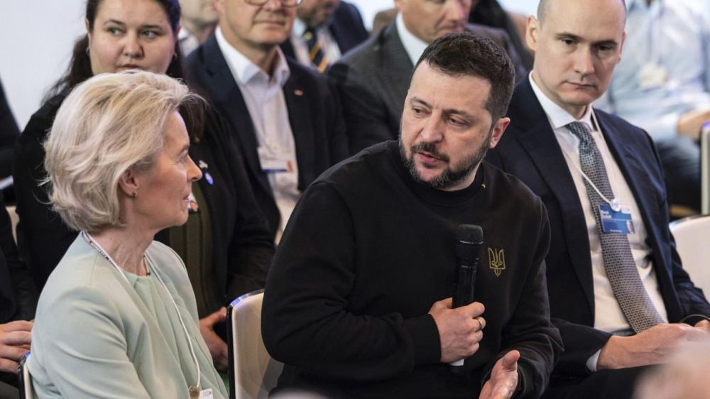 �������� ����� ����������� �������� 50 ���������� ���� ����� �� ��������� ������, �������� Bloomberg