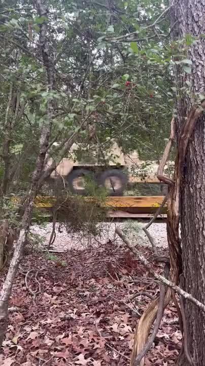 В Техасе продолжается транспортировка военной техники к южной границе