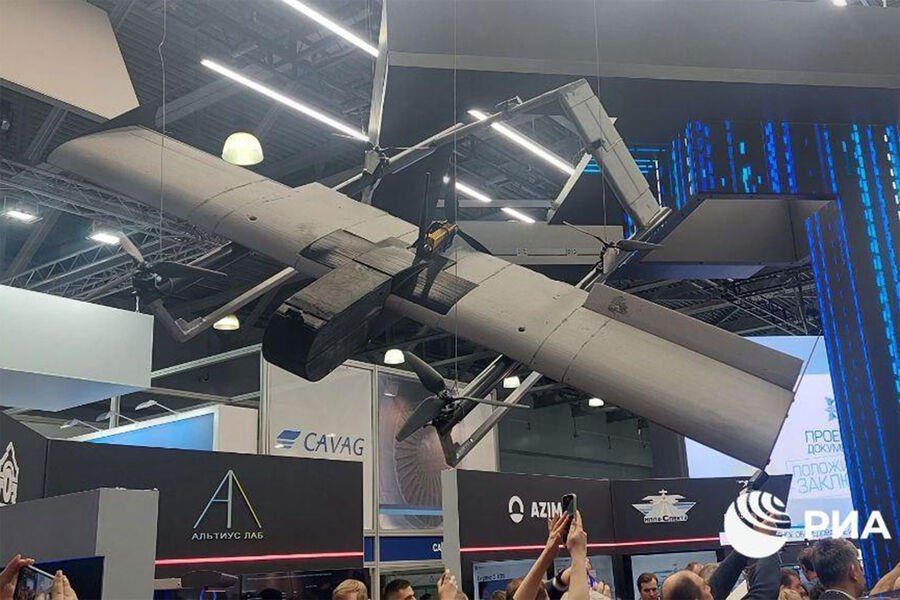 "Обуховский завод" (входит в концерн "Алмаз-Антей") разработал новый дрон-конвертоплан "Настасья", который может обеспечивать ретрансляцию сигнала, в том числе для спецзадач, в радиусе 100 километров, рассказал РИА Новости представитель завода