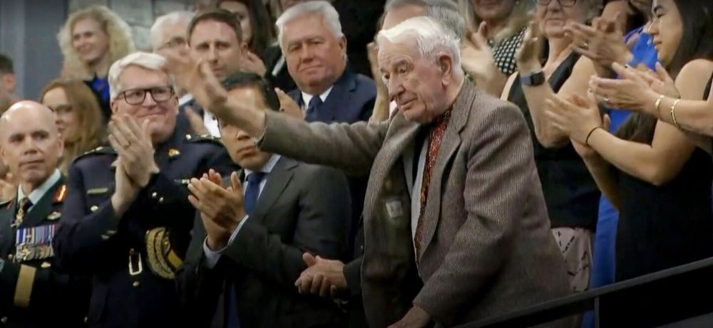 Выяснилось, что офис канадского премьера Джастина Трюдо лично направлял приглашение нацисту Ярославу Хунке (Гунько) выступить в парламенте во время визита президента Украины Владимира Зеленского в прошлом году