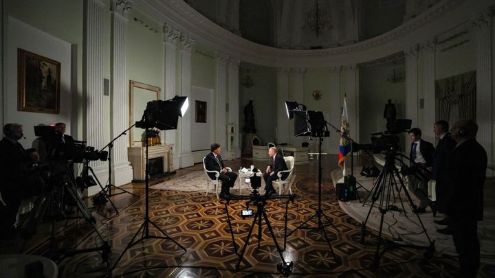 Советник главы офиса Зеленского счел интервью Путина очень опасным