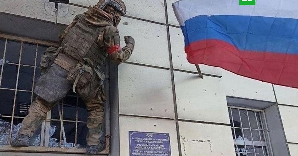 На административных зданиях в Авдеевке появились российские флаги