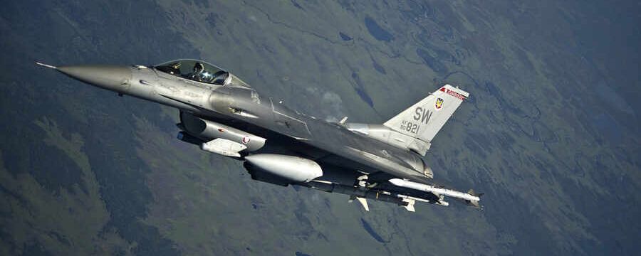 �������� F-16 ������� ���������� ������������������ ���� � ��������� � �����