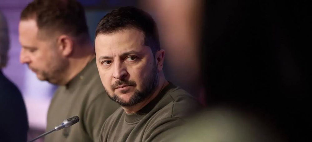 Politico узнала об изменении атмосферы в офисе Зеленского в последние недели