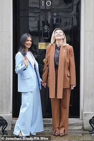 Вчера Ленка Скумбрия каталась в Лондон