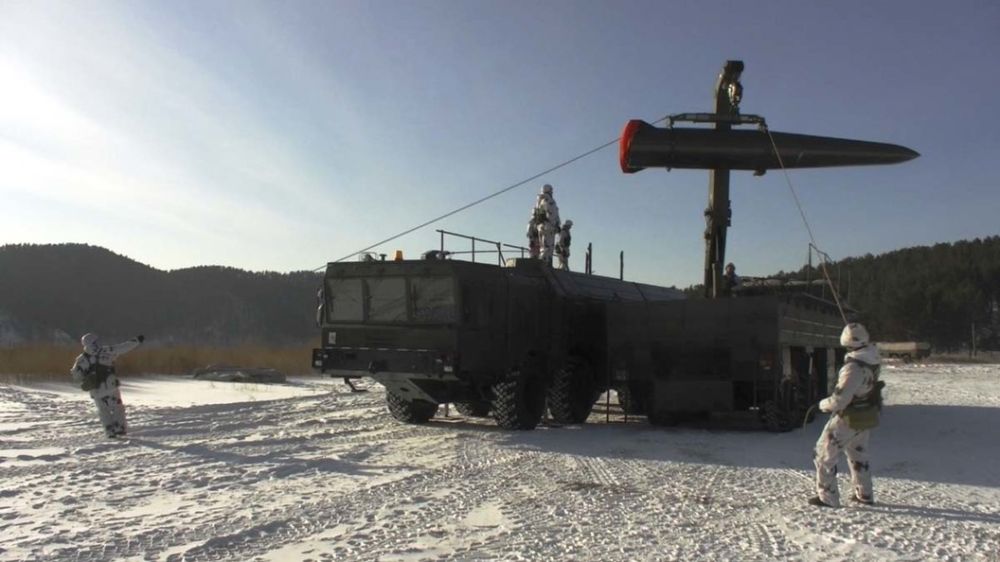 Губернатор или генерал? Битва прогнозов идёт под грохот "Искандеров", пока "гости" решают, кто прав