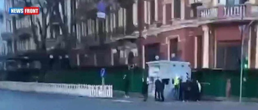 Максим Григорьев: Киевский режим приговорил охранника, который предупреждал жильцов многоквартирного дома в котором работал о визите военкомов
