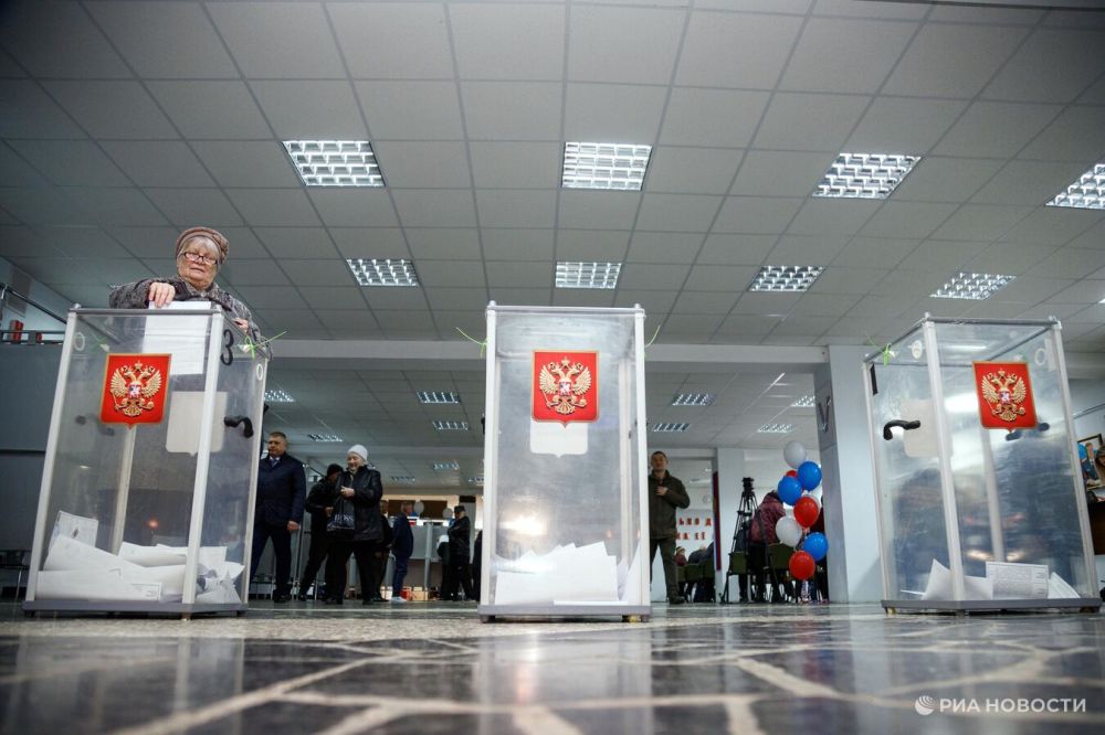 В ЛНР сожгли чучела Байдена и Зеленского в ответ на попытки Киева сорвать выборы