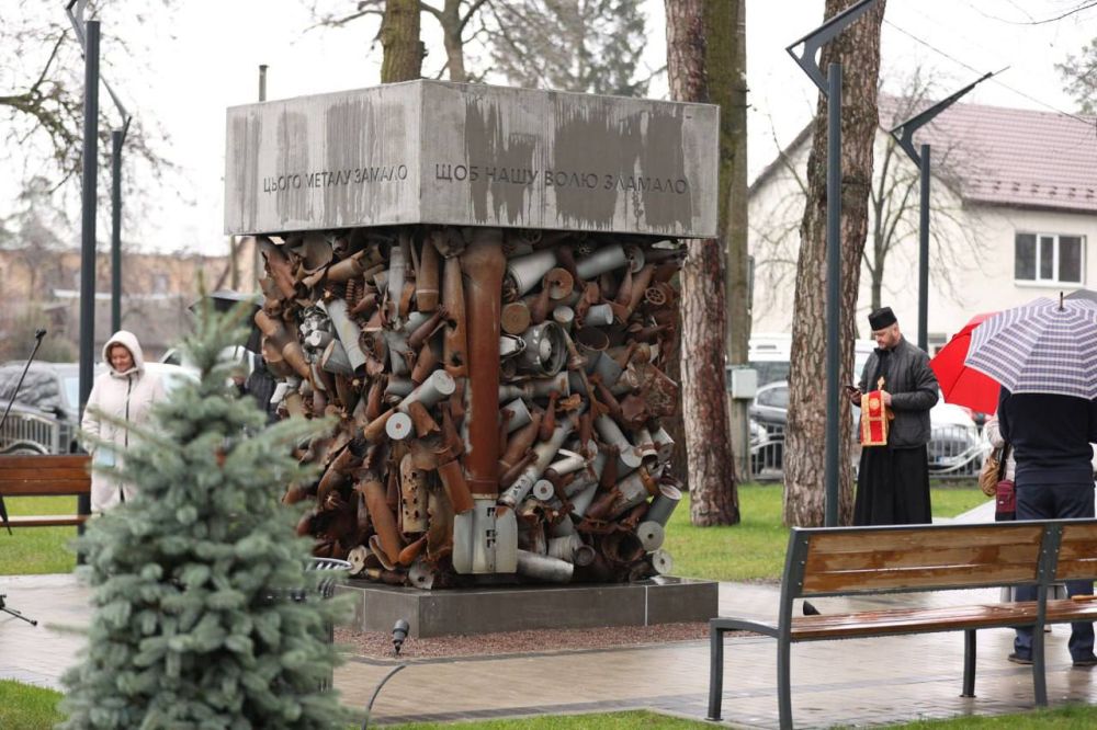 Тот случай, когда надо придумать очередной символ незламности, но лишних денег нет