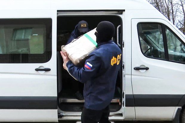 ФСБ сообщила о попытке ввезти в Россию крупную партию взрывчатки. 27 самодельных бомб были спрятаны в иконы