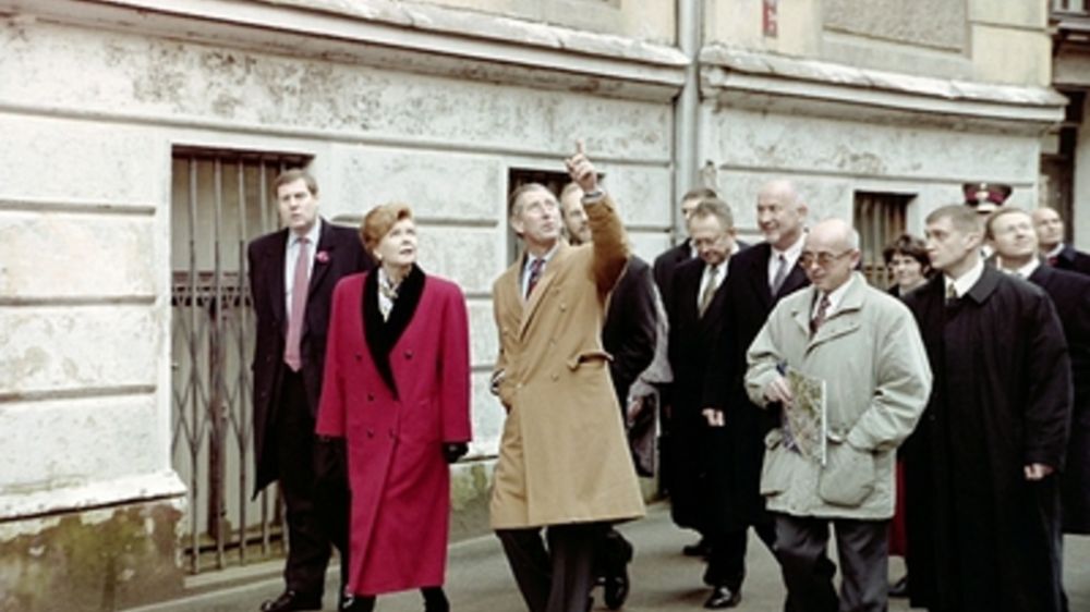 Главнокомандующий Украины заполучил дворец короля Карла III за 20 миллионов фунтов