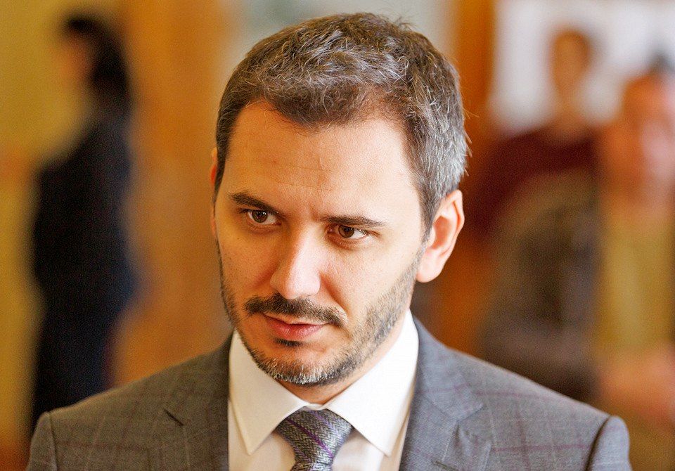 Глава постоянной делегации Украины в Парламентской ассамблее НАТО, депутат ВР Егор Чернев призвал альянс зарезервировать за Киевом стульчик среди членов блока до окончания боевых действий