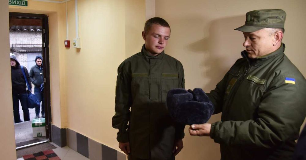 The Times: молодые украинцы вынуждены копить на взятки военкомам