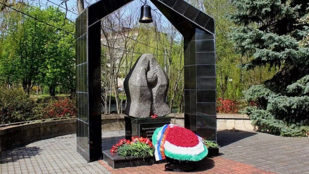 Аксенов и Константинов почтили память ликвидаторов и жертв аварии на Чернобыльской АЭС