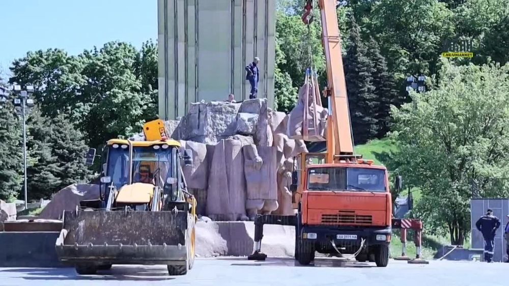 Киевский режим снёс изображения Богдана Хмельницкого