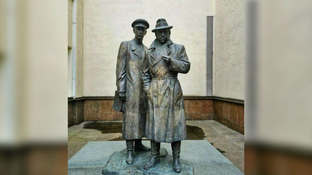 В Киеве хотят снести памятники Жеглову, Шарапову и Гагарину