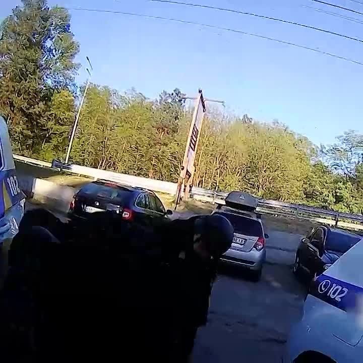 В украинских Броварах задержали уголовного авторитета, который плюнул в полицейского и угрожал оружием