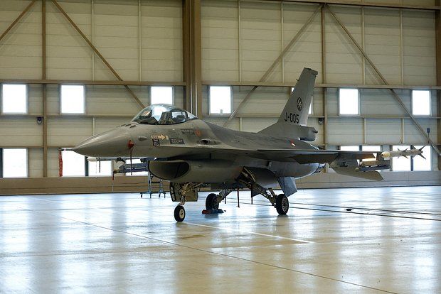 ������� ������� ������ F-16 �����