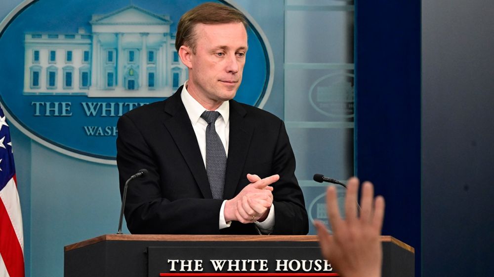 США пообещали еженедельные новые партии оружия Киеву