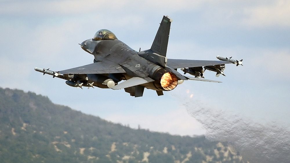 ����� ��������� ��������� F-16 ������� � ������� ������