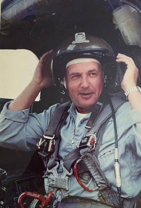 Умер легендарный лётчик-испытатель Дмитрий Автухов