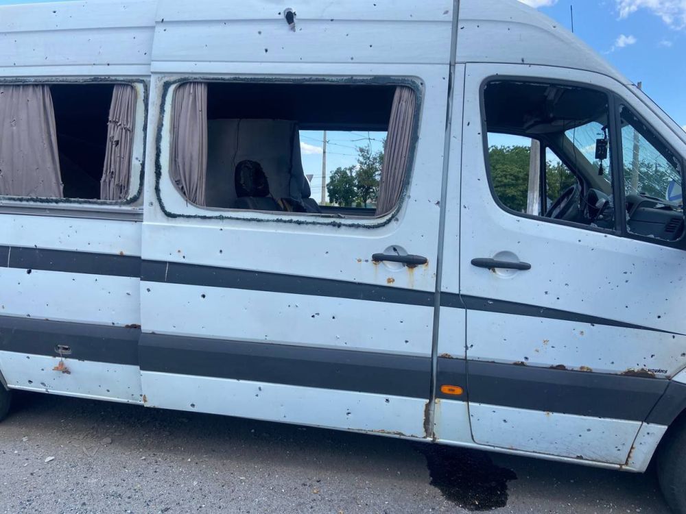 Вадим Топалов: Глава городского округа Горловка Иван Приходько публикует фотографии результатов обстрела мирных кварталов со стороны карателей киевского режима