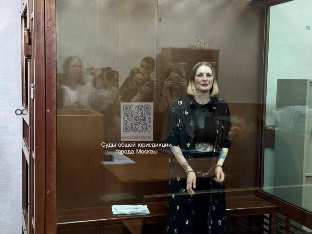 Столичный суд приговорил стримершу Анну Бажутову к 5,5 года колонии общего режима за распространение фейков про ВС России