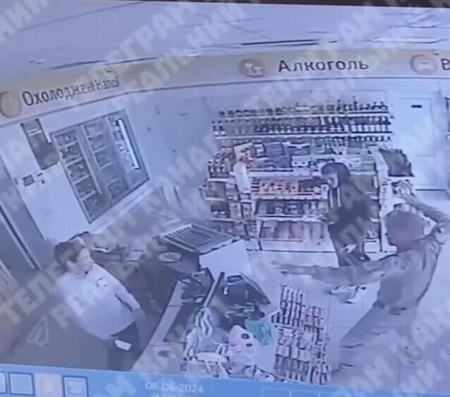 Украинский военный пытался наброситься с ножом на девушку в Киевской области