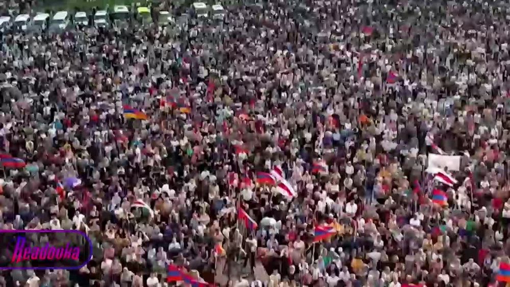 Пока в армянском парламенте отнекиваются от поездки в Бучу, оппозиция собралась устроить импичмент Пашиняна — завтра начинается четырехдневная нон-стоп забастовка