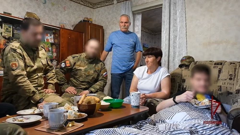 В ДНР военнослужащие Росгвардии взяли шефство над семьёй особенного ребёнка