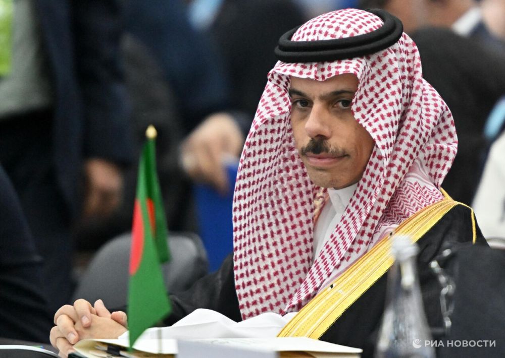 SPA: глава МИД Саудовской Аравии прибыл в Швейцарию для участия в конференции