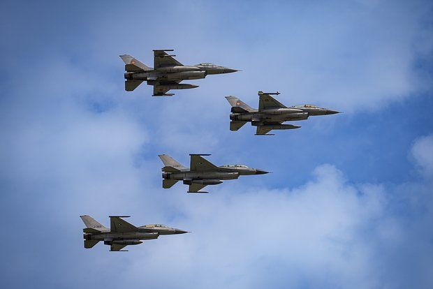 ��������� ������ � ������ �������� F-16 � ������������ ���