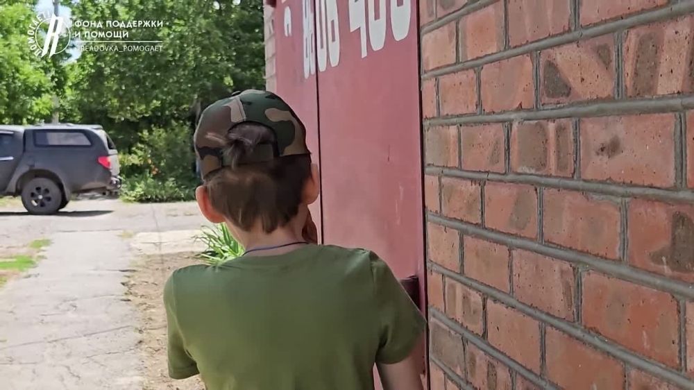 Фонд «Ридовка Помогает!» приехал познакомиться и проводить в Волгоград Максима и его родителей — маленький герой пережил рак и теперь жертвует половину пенсии бойцам СВО