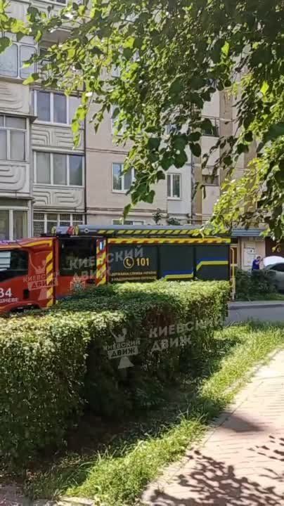 В Киеве мужчина упал в шахту лифта в Вишневом