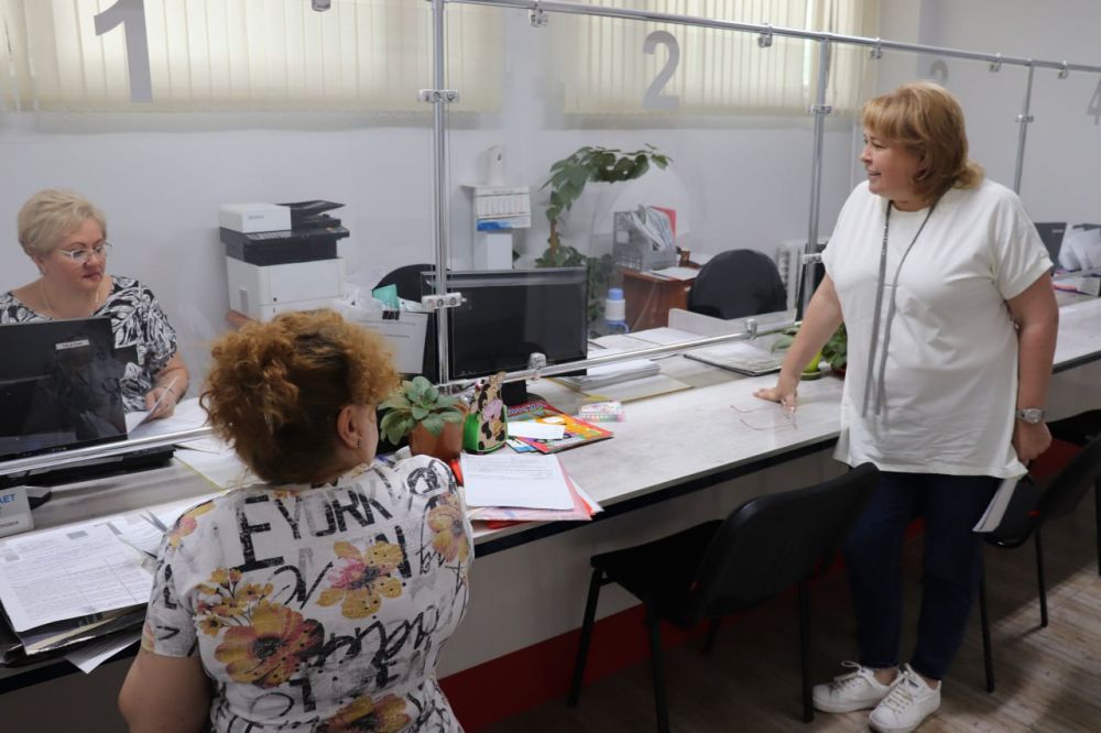 Янина Павленко: Сегодня ознакомилась с работой офисов Ялтинского управления «Крымгазсетей» (на ЮБШ, 33 и на Киевской, 78)