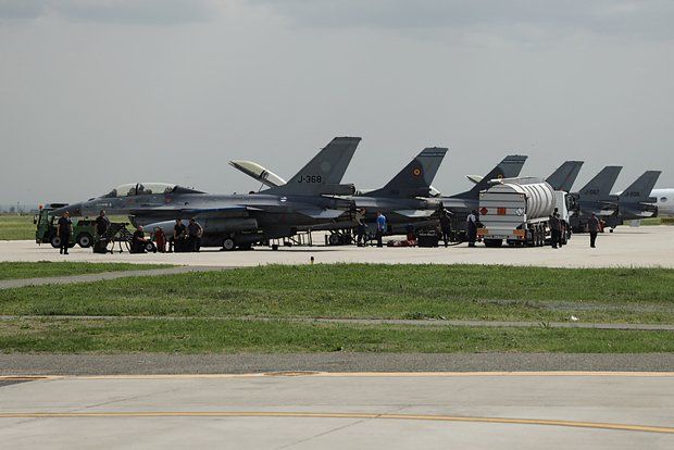 �� ������� ������� � ������� �������� 130 ������������ F-16