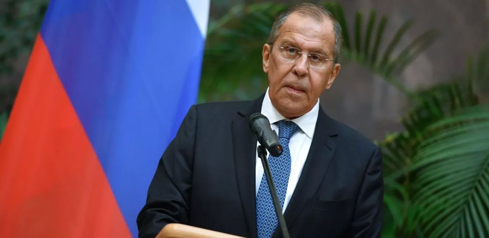 Лавров объяснил параллель между поездками Зеленского и трагедиями на Украине