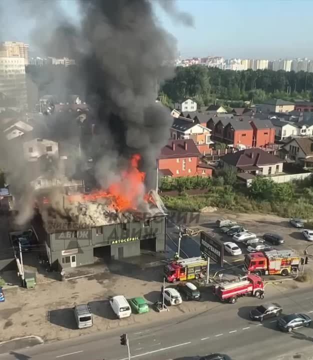 В Вишневом под Киевом – огромный столб дыма