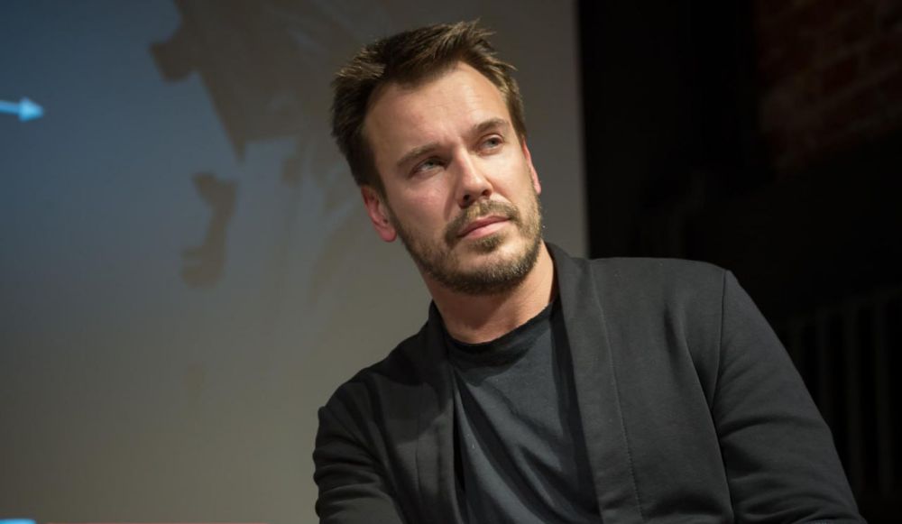 Журналиста Михаила Зыгаря* заочно приговорили к 8,5 года колонии за фейки о ВС РФ. Такое решение принял Басманный суд Москвы