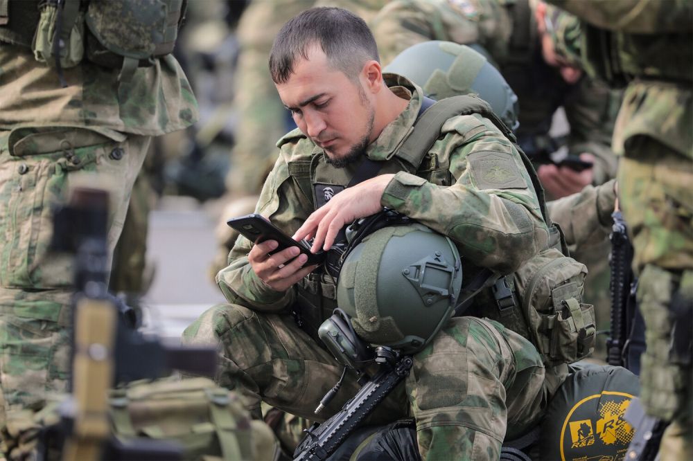 Запрет гаджетов на передовой вызвал ожесточённые споры – в Госдуме и блогосфере