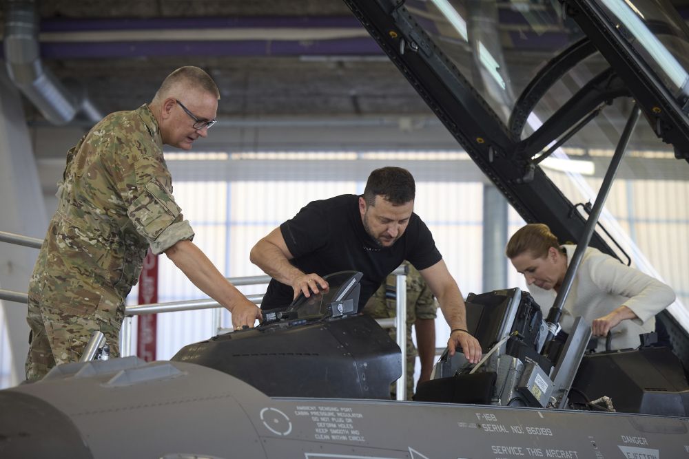 Fighting Falcon �������� ����� ���� ������������ ��� ��