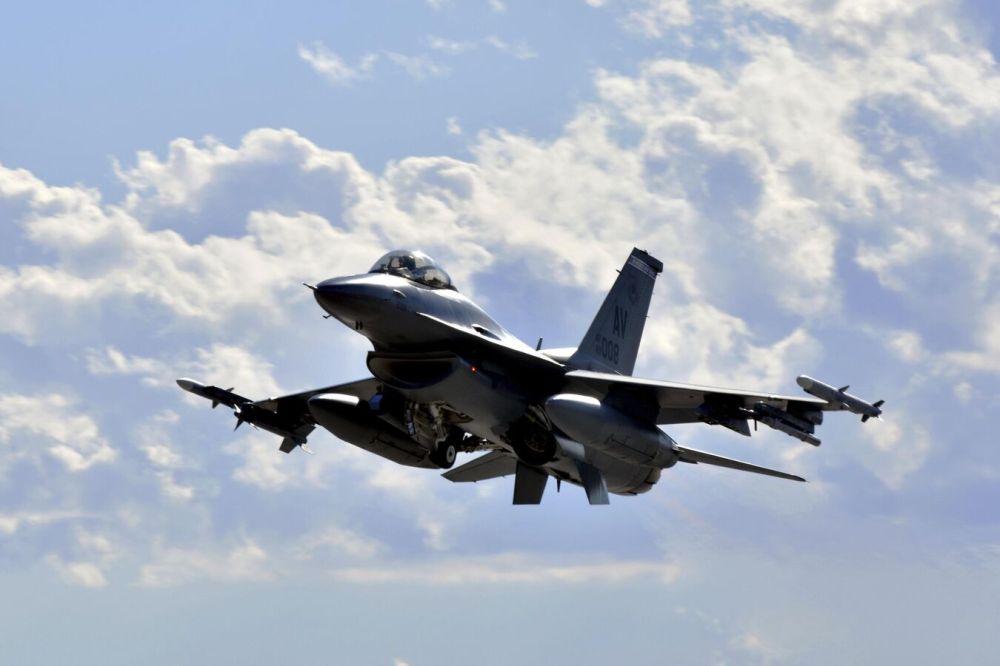 "����� ���������". �� ������ ������ ������� ��-�� "�����" ����� � F-16