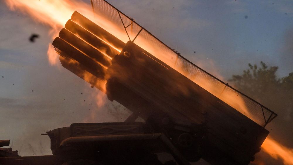 "Обстановка меняется каждую минуту": подполковник рассказал, как ВС РФ громят врага в Курской области