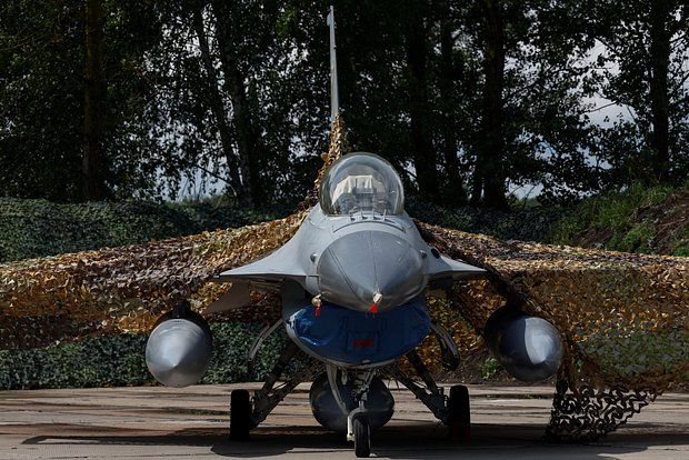��� ��������: ���������� F-16 ��� ������� � ��������� �������� �������������
